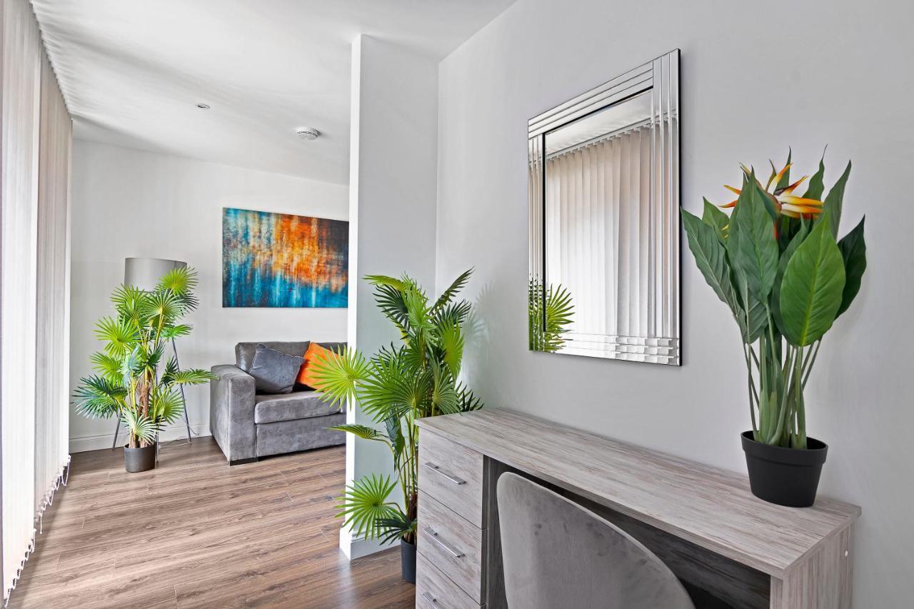 Spacious, Bright & Modern 1 & 2 Bed Apartments At Sligo House - Central Watford Watford  Eksteriør billede