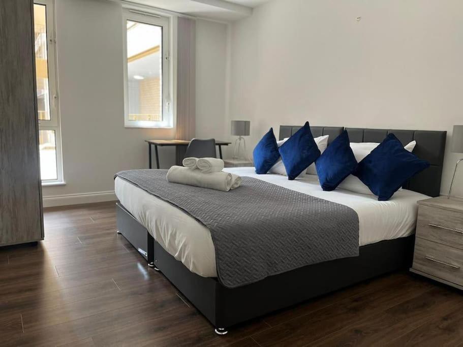 Spacious, Bright & Modern 1 & 2 Bed Apartments At Sligo House - Central Watford Watford  Eksteriør billede