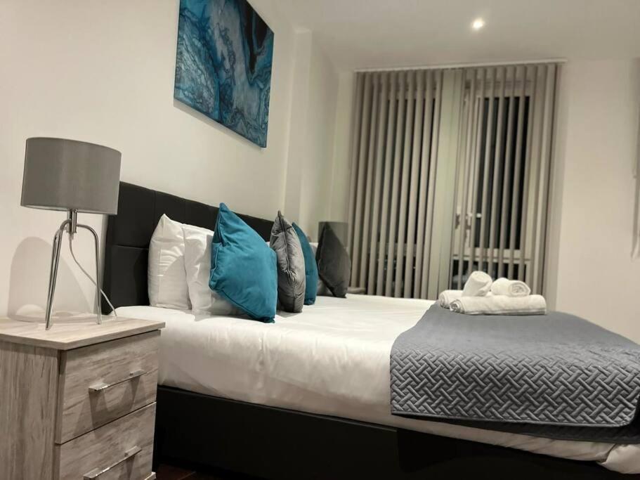 Spacious, Bright & Modern 1 & 2 Bed Apartments At Sligo House - Central Watford Watford  Eksteriør billede